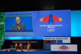  Aldo Loris Rossi da lettura del Manifesto di Torino